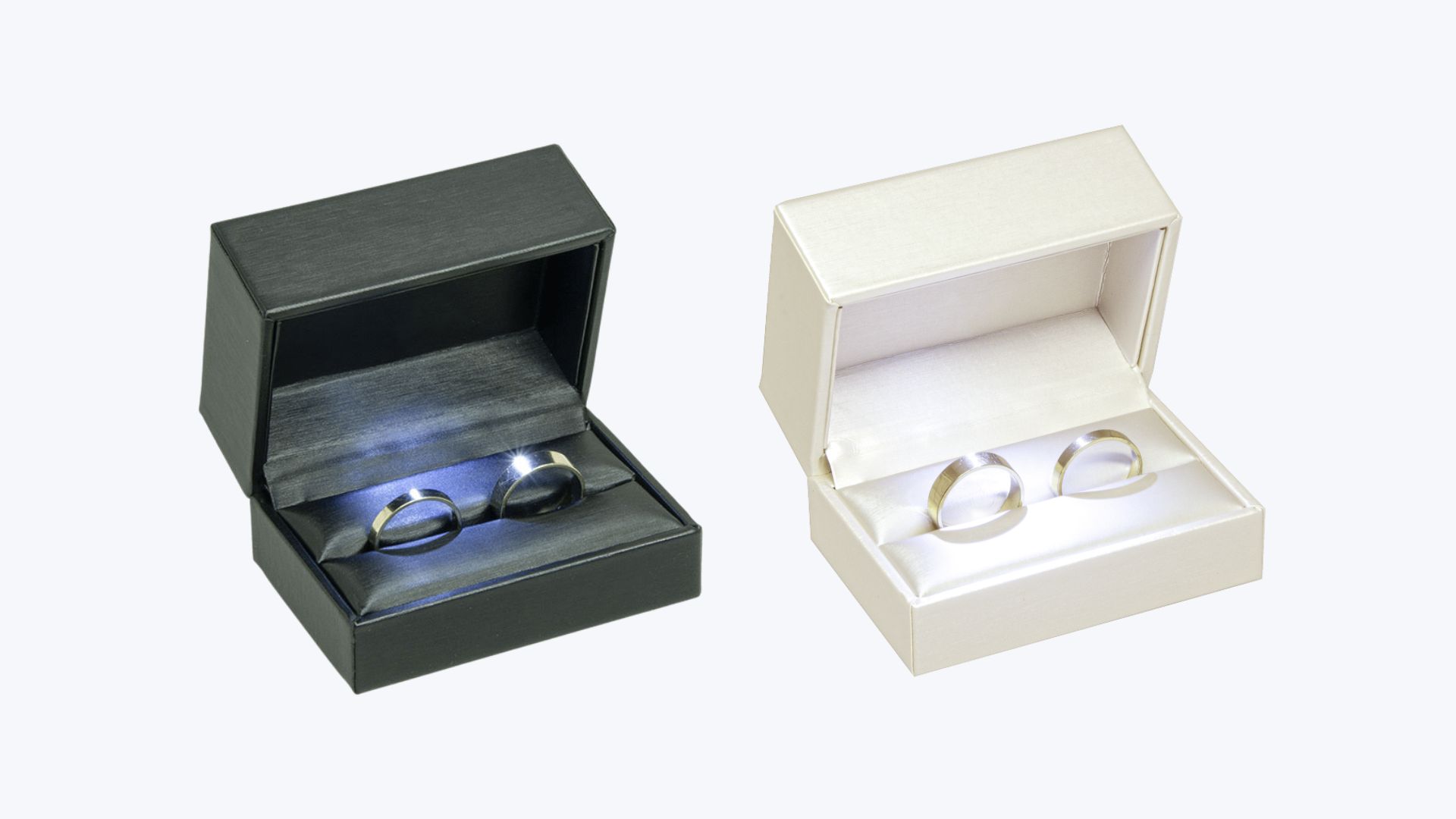 5530 BRILLIANT.<br>Het etui met spotlight. 5530 BRILLIANT.<br>Het etui met spotlight.